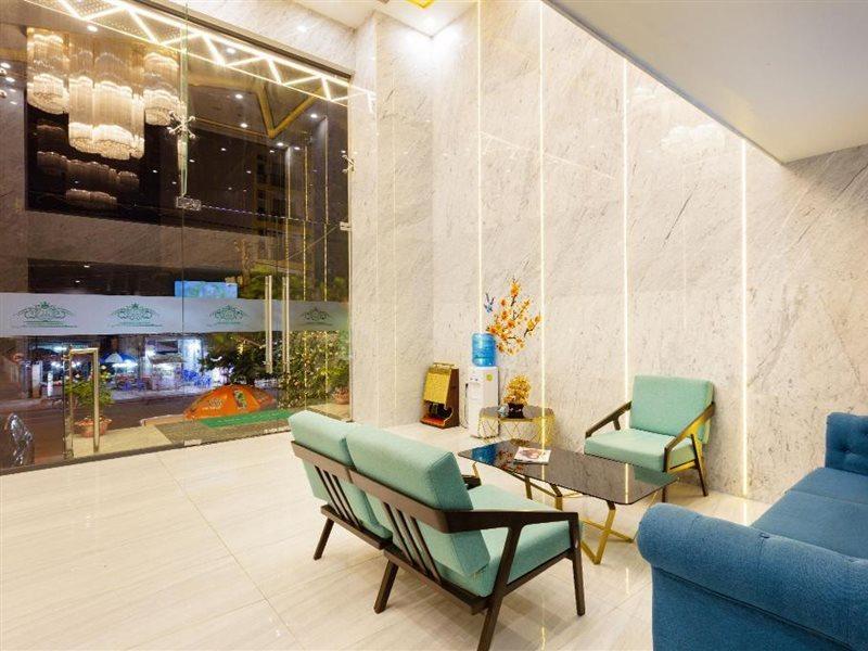 Khách sạn Crown 4*